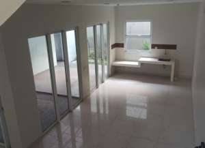 Rumah Langka Di Pinewood Banjar Wijaya Cipondoh Tangerang lokasi di cipondoh, tersedia melalui melalui situs Lamudi