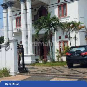 Rumah luas 2 lantai di marpoyan damai , tersedia melalui melalui situs Rumah123