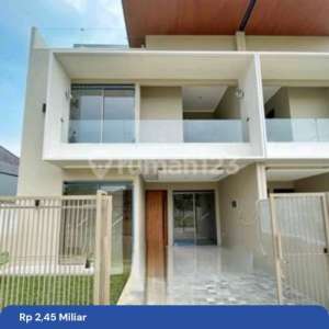 Rumah lux baru cigadung strategis jarang ada , tersedia melalui melalui situs Rumah123