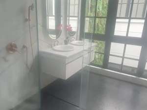 RUMAH LUXURY AMERICAN CLASSIC MODERN Villa Gading Indah Kelapa Gading lokasi di Kelapa Gading, tersedia melalui melalui situs Olx