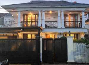 rumah luxuryCipinang indah dkt duren sawit Jakarta Timur lokasi di duren-sawit, tersedia melalui melalui situs Lamudi