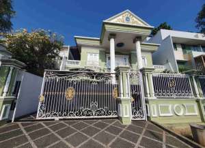 RUMAH MEDITERANIAN STYLE SIAP HUNI INTERCON JAKARTA BARAT lokasi di kembangan, tersedia melalui melalui situs Lamudi