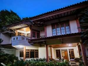 Rumah Megah 2LT 669m 42KT SHM di Perumahan Cempaka Hijau Ciputat lokasi di Ciputat Timur, tersedia melalui melalui situs Olx