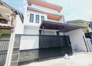 Rumah Mewah 2 Lantai di Colomadu dekat Solo Kota lokasi di baturan, tersedia melalui melalui situs Lamudi