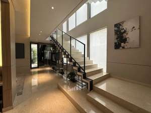 Rumah mewah 3 lantai full marmer ready unit super eksklusif lokasi di Bumi Serpong Damai, tersedia melalui melalui situs Olx