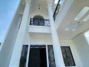 Rumah mewah clasik siap huni 2lt 1,3M dekat tol cibubur lokasi di Jati Sampurna, tersedia melalui melalui situs Olx