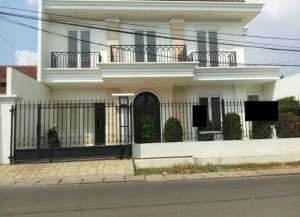 Rumah Mewah di Curug Raya Pondok Kelapa Kalimalang lokasi di duren-sawit, tersedia melalui melalui situs Lamudi