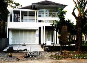 RUMAH MEWAH DIAMOND HILL CITRALAND SURABAYA lokasi di made, tersedia melalui melalui situs Lamudi