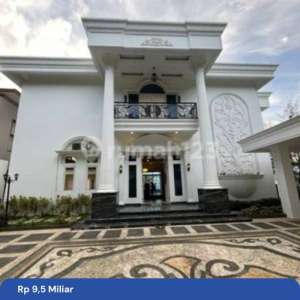 Rumah Mewah Full Furnish Tengah Kota , tersedia melalui melalui situs Rumah123