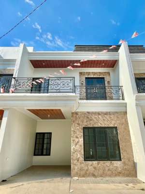 RUMAH MEWAH KLASIK EROPA 2 LANTAI CUMAN 800 JUTAAN DEKAT TOL CIBUBUR lokasi di Jati Sampurna, tersedia melalui melalui situs Olx