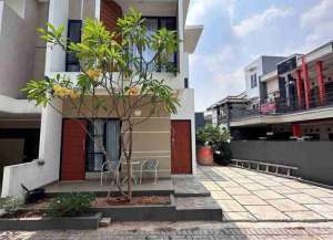 Rumah Mewah Siap Huni Murah Strategis di Kramat Jati lokasi di ",
          price: `1800000000`,
          currency: `IDR`
    };


    let pageData = {
        viewPhoneModalField: , tersedia melalui melalui situs Lamudi