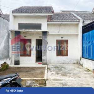 Rumah Minimalis Dalam Perum Dekat Kantor TerpaduRSUD Kota Malang Siap Huni untuk Keluarga Kecil , tersedia melalui melalui situs Rumah123