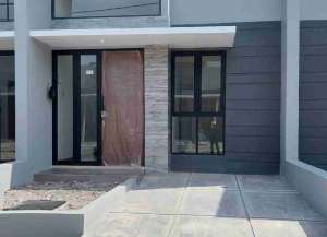 Rumah minimalis lokasi surabaya lokasi di ",
          price: `628000000`,
          currency: `IDR`
    };


    let pageData = {
        viewPhoneModalField: , tersedia melalui melalui situs Lamudi