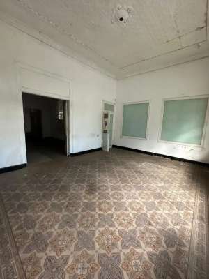 Rumah model belanda kolonial cocok utk cafe luas 660m2 ada 10 ruangan lokasi di Gubeng, tersedia melalui melalui situs Olx