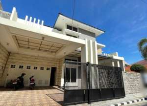Rumah Modern Minimalis Darmo Permai Surabaya Barat lokasi di ",
          price: `4999999999`,
          currency: `IDR`
    };


    let pageData = {
        viewPhoneModalField: , tersedia melalui melalui situs Lamudi