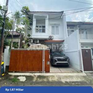 Rumah Modern Minimalis Semi Furnished Dalam Komplek Mega Cinere. , tersedia melalui melalui situs Rumah123