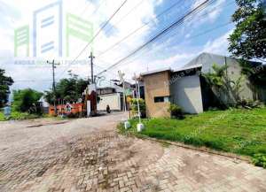 Rumah murah siap huni di perumahan Mojosongo Boyolali lokasi di ",
          price: `210000000`,
          currency: `IDR`
    };


    let pageData = {
        viewPhoneModalField: , tersedia melalui melalui situs Lamudi
