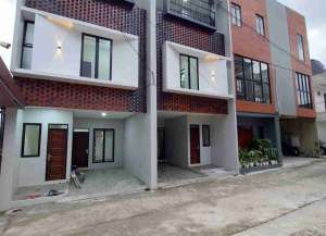 Rumah Pejaten 3 lantai dalam cluster lokasi di pasar-minggu, tersedia melalui melalui situs Lamudi