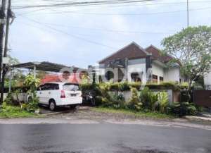 RUMAH PINGGIR JALAN UTAMA GOA GONG UNGASAN JIMBARAN BADUNG, BALI lokasi di ",
          price: `2900000000`,
          currency: `IDR`
    };


    let pageData = {
        viewPhoneModalField: , tersedia melalui melalui situs Lamudi