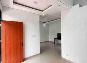 Rumah Pinggir Jalan Utama Siap Huni dekat Tol JORR, Jaktim lokasi di cipayung-1, tersedia melalui melalui situs Lamudi