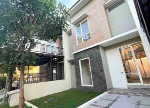 Rumah Puri Indah Ketintang, Surabaya dekat POLDA, Royal Plaza, TOL lokasi di ",
          price: `2242000000`,
          currency: `IDR`
    };


    let pageData = {
        viewPhoneModalField: , tersedia melalui melalui situs Lamudi