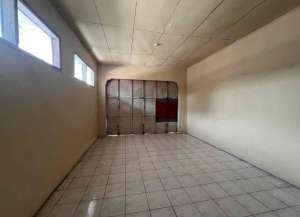 Rumah Ruko siap pakai luas di Warung Peuteuy Garut lokasi di banyuresmi, tersedia melalui melalui situs Lamudi