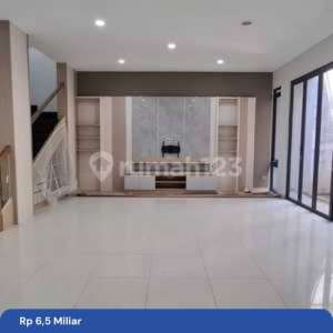 Rumah Semi Furnished Siap Huni di Singgasana Pradana , tersedia melalui melalui situs Rumah123