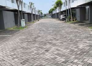 Rumah siap huni di Grand Sunrise, Menganti, Gresik lokasi di ",
          price: `35000000`,
          currency: `IDR`
    };


    let pageData = {
        viewPhoneModalField: , tersedia melalui melalui situs Lamudi