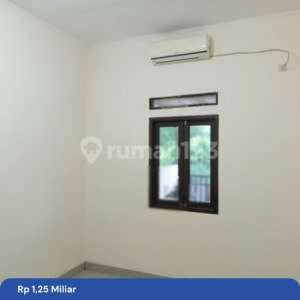 Rumah Siap Huni Dijual Murah Bebas Banjir Dekat Pelaza Bintaro Di Perumahan Nuri Bintaro Di Pondok Ranji Tangerang Selatan , tersedia melalui melalui situs Rumah123