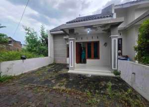 rumah siap huni luas 139m diperumahan dekat gentan mangesti raya lokasi di ",
          price: `475000000`,
          currency: `IDR`
    };


    let pageData = {
        viewPhoneModalField: , tersedia melalui melalui situs Lamudi