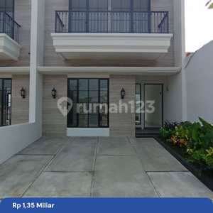 Rumah Siap Huni Shm, Imb Ready NyamanBebas Banjir Di Jatiwaringin , tersedia melalui melalui situs Rumah123