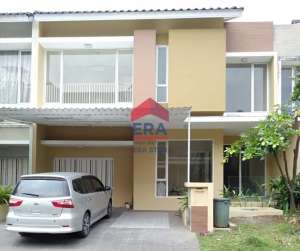 Rumah Split 4 Level, Kebayoran Village Bintaro, 7 menit ke Tol Pondok lokasi di Pondok Aren, tersedia melalui melalui situs Olx