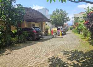 rumah strategis jl bunga flamboyan suhat dekat kampus UB Brawijaya BU SEGERA lokasi di ",
          price: `1400000000`,
          currency: `IDR`
    };


    let pageData = {
        viewPhoneModalField: , tersedia melalui melalui situs Lamudi