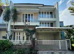 Rumah Strategis Pakuwon City Siap Huni San Antonio Surabaya Timur lokasi di ",
          price: `4900000000`,
          currency: `IDR`
    };


    let pageData = {
        viewPhoneModalField: , tersedia melalui melalui situs Lamudi