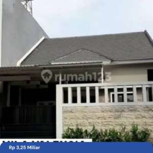 rumah strategis selangkah ke Pakuwon mall , tersedia melalui melalui situs Rumah123