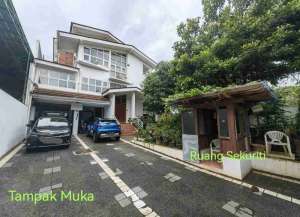 Rumah sunter jalan raya zona komersial bisa ukantor lokasi di ",
          price: `25000000000`,
          currency: `IDR`
    };


    let pageData = {
        viewPhoneModalField: , tersedia melalui melalui situs Lamudi