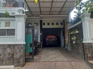 Rumah Tingkat Full 2 Lantai, Full Bata Merah, Siap Huni dan Strategis lokasi di Duren Sawit, tersedia melalui melalui situs Olx