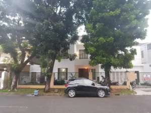 Rumah Tropical Dikawasan Boulevard Modernland Tangerang lokasi di Kelapa Dua, tersedia melalui melalui situs Olx