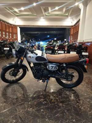 Jual bekas Sales ima dp Promo W 175 Cafe 2018 Km low Motor jarang pake,lokasi di Senen