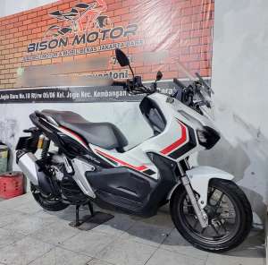 Jual bekas Seperti baru HONDA ADV 150 CBS ISS ALARM 2022 Pajak Panjang 160,lokasi di Karang Tengah