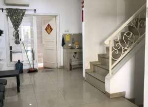 Sewa Rumah Pantai Indah Kapuk Semi Furnished lokasi di ",
          price: `130000000`,
          currency: `IDR`
    };


    let pageData = {
        viewPhoneModalField: , tersedia melalui melalui situs Lamudi