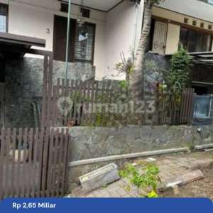 Sl- Dijual Cepat Rumah Tinggal 3 Lantai Di Komplek Setra Duta Bdg , tersedia melalui melalui situs Rumah123