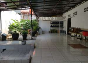 Strategis RUMAH PLUS GUDANG LUAS Di Palmerah, Jakarta Barat. lokasi di gelora, tersedia melalui melalui situs Lamudi