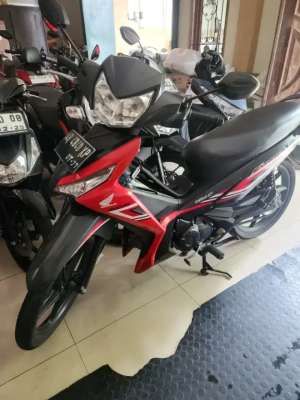 Jual bekas Supra 125 f1 2022 hitam merah Gbm,lokasi di Banguntapan