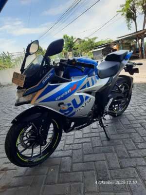 Suzuki 250cc gixxer lokasi di Gempol, tersedia melalui melalui situs Olx