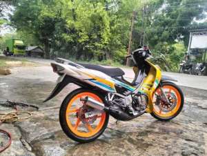 Suzuki Satria Lumba modif Hiu 2004 , tersedia melalui melalui situs Jualo