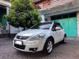 Jual bekas Suzuki SX4 x over 2009 matic pajak baru pcd jazz yaris,lokasi di 