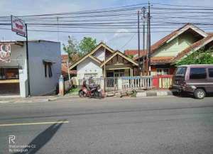 Tanah plus rumah 145 m di pinggir Jalan Provinsi Cigadung Cigugur Kuningan Jabar lokasi di ",
          price: `800000000`,
          currency: `IDR`
    };


    let pageData = {
        viewPhoneModalField: , tersedia melalui melalui situs Lamudi