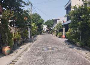 TERMURAH SEMOLOWARUJUAL CEPAT RUMAH LAMA SEMOLOWARU SELATAN SELANGKAH JALAN UTAMA. DEKAT MASJID, KAMPUS, MERR, Dsb lokasi di semolowaru, tersedia melalui melalui situs Lamudi