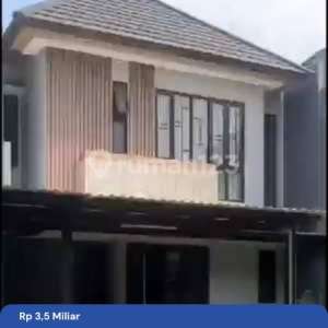 The Mozia Cluster Amarine Bsd City Rumah 2 Lantai Fully Furnished Shm 3,5 M Nego , tersedia melalui melalui situs Rumah123